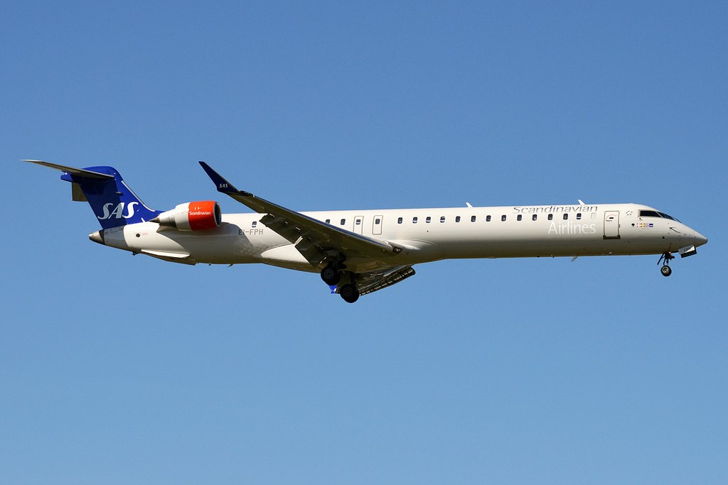 Crj 900 mitsubishi