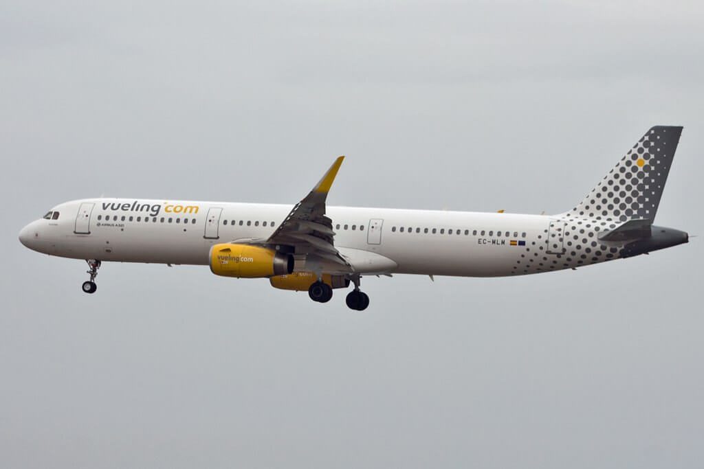 Vueling Airlines Airbus A321 231WL EC MLM at Lanzarote Airport