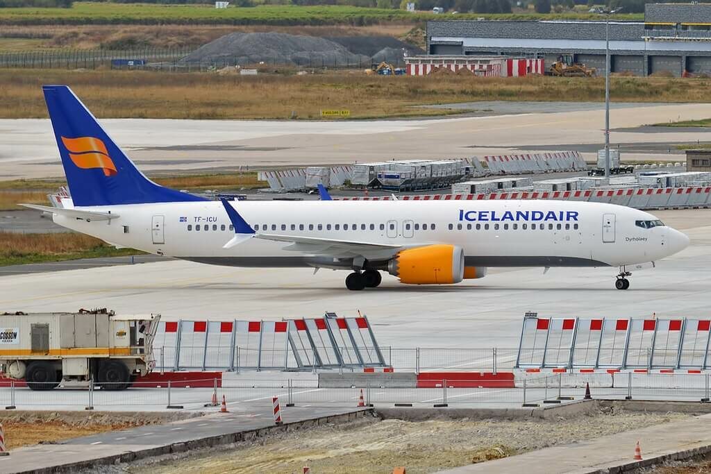 Icelandair TF ICU Boeing 737 8 MAX Dyrhólaey at Paris Orly Airport