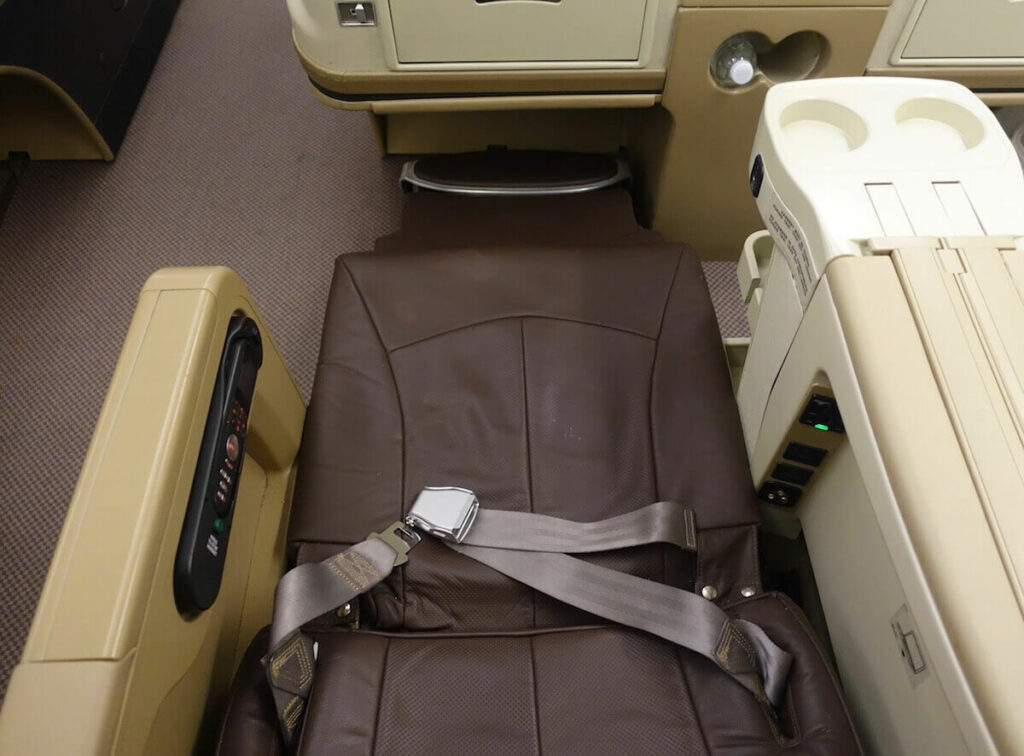 Singapore Airlines Airbus A330 300 business class bed layout