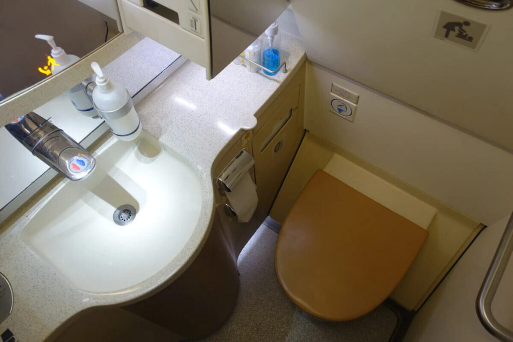 Singapore Airlines Airbus A330 300 business class lavatory