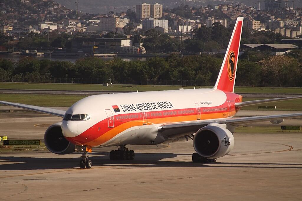 TAAG Angola Airlines D2 TEF Boeing 777 200ER Rio de Janeiro Galeao Antonio Carlos Jobim International Airport