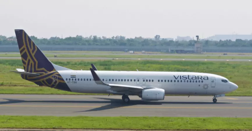 VT TGG Vistara Boeing 737 800 at Delhi Airport