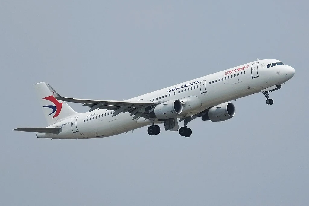 Airbus A321 211SL China Eastern Airlines B 8653 at Shenzhen Baoan International Airport