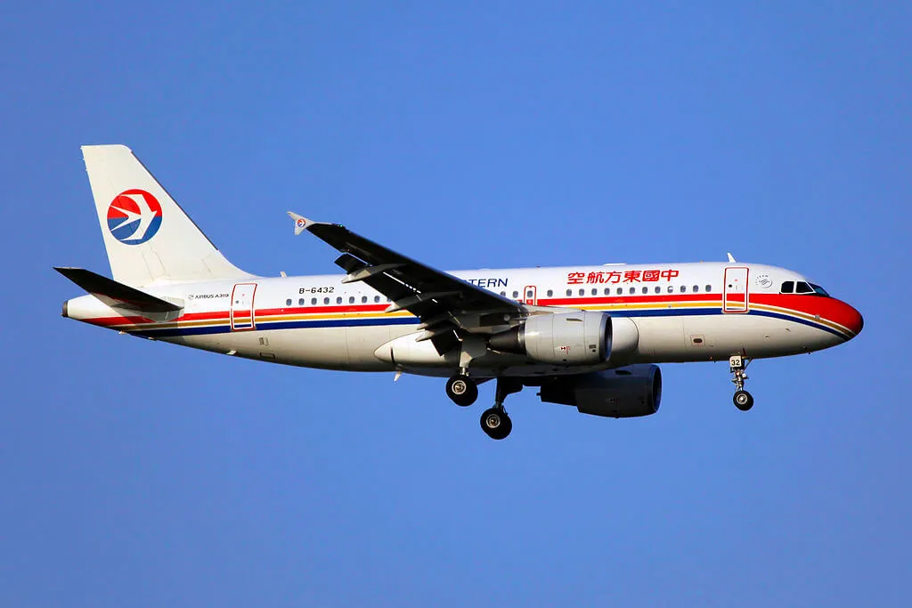 China Eastern Airlines Airbus A319 115 B 6432 at Shanghai Pudong International Airport