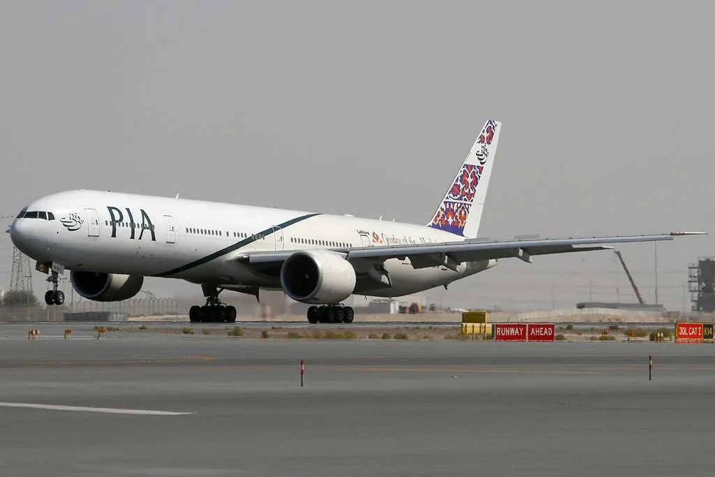 Boeing 777 340 ER Pakistan International Airlines PIA AP BHW at Dubai International Airport