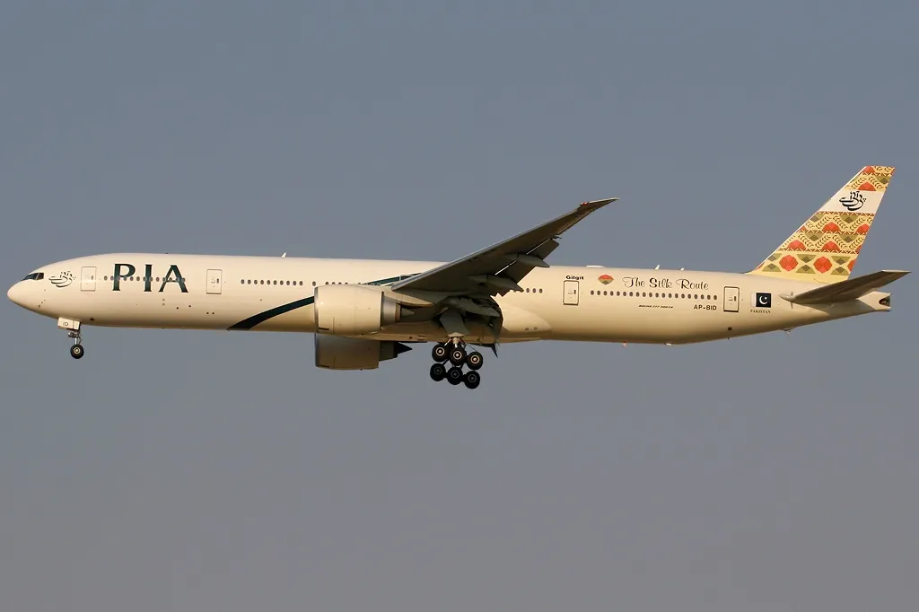 Boeing 777 340 ER Pakistan International Airlines PIA AP BID at Dubai International Airport