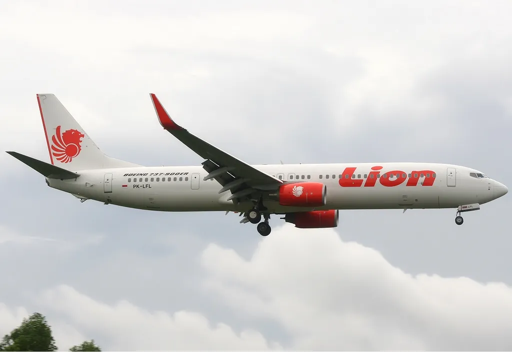 Lion Air Boeing 737 900ER PK LFL at Ngurah Rai Airport