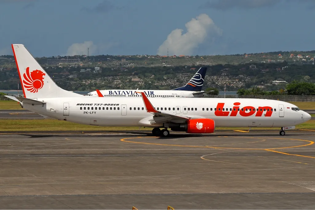 Lion Air Boeing 737 900ER PK LFY at Ngurah Rai Airport