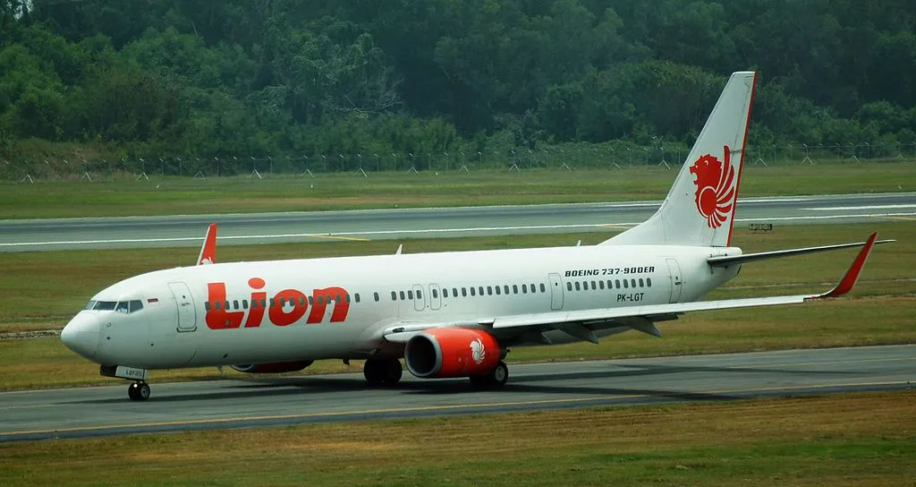 Lion Air Boeing 737 9GPER PK LGT at Sepinggan International Airport