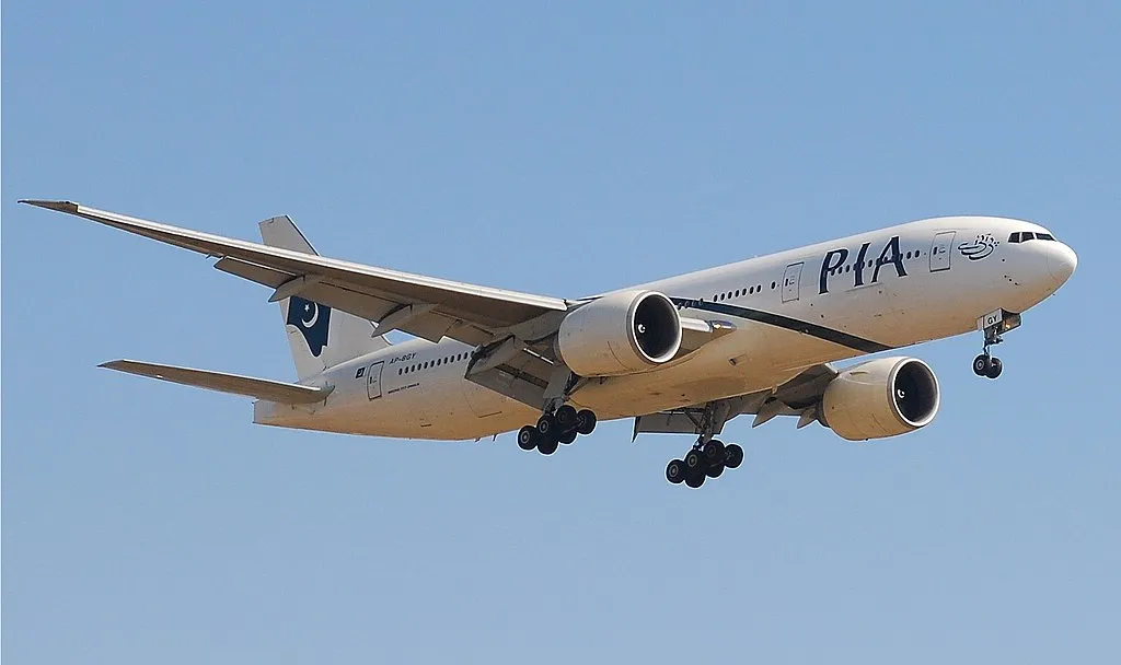 Pakistan International Airlines PIA AP BGY Boeing 777 240LR at Pearson International Airport